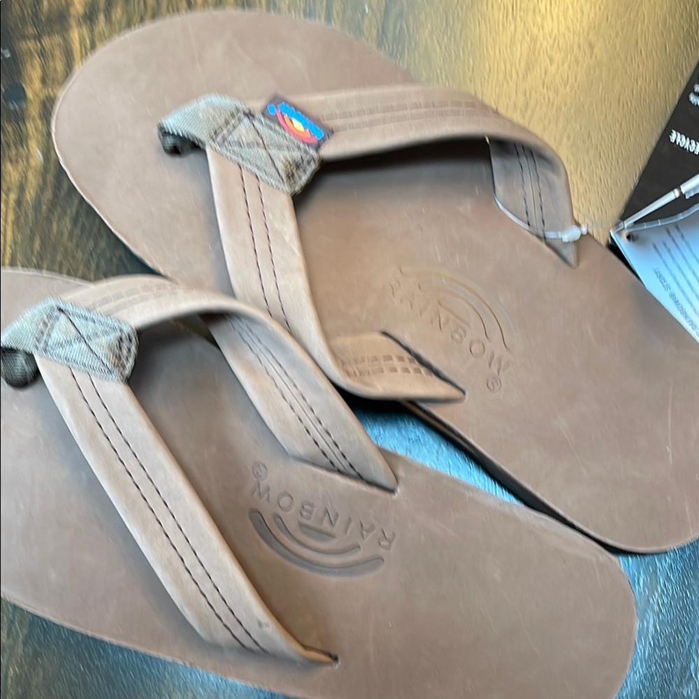Rainbow premier leather flip flops. Color is expresso